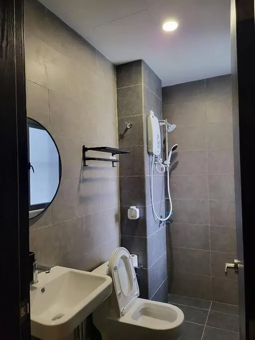 Neu Suite Ampang, Lrt Jelatek, Gleneagles Hospital Kuala Lumpur
